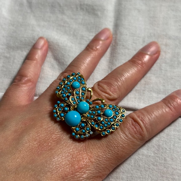 Kenneth Jay Lane Butterfly Ring in plated gold and enamel - Picture 6 of 6